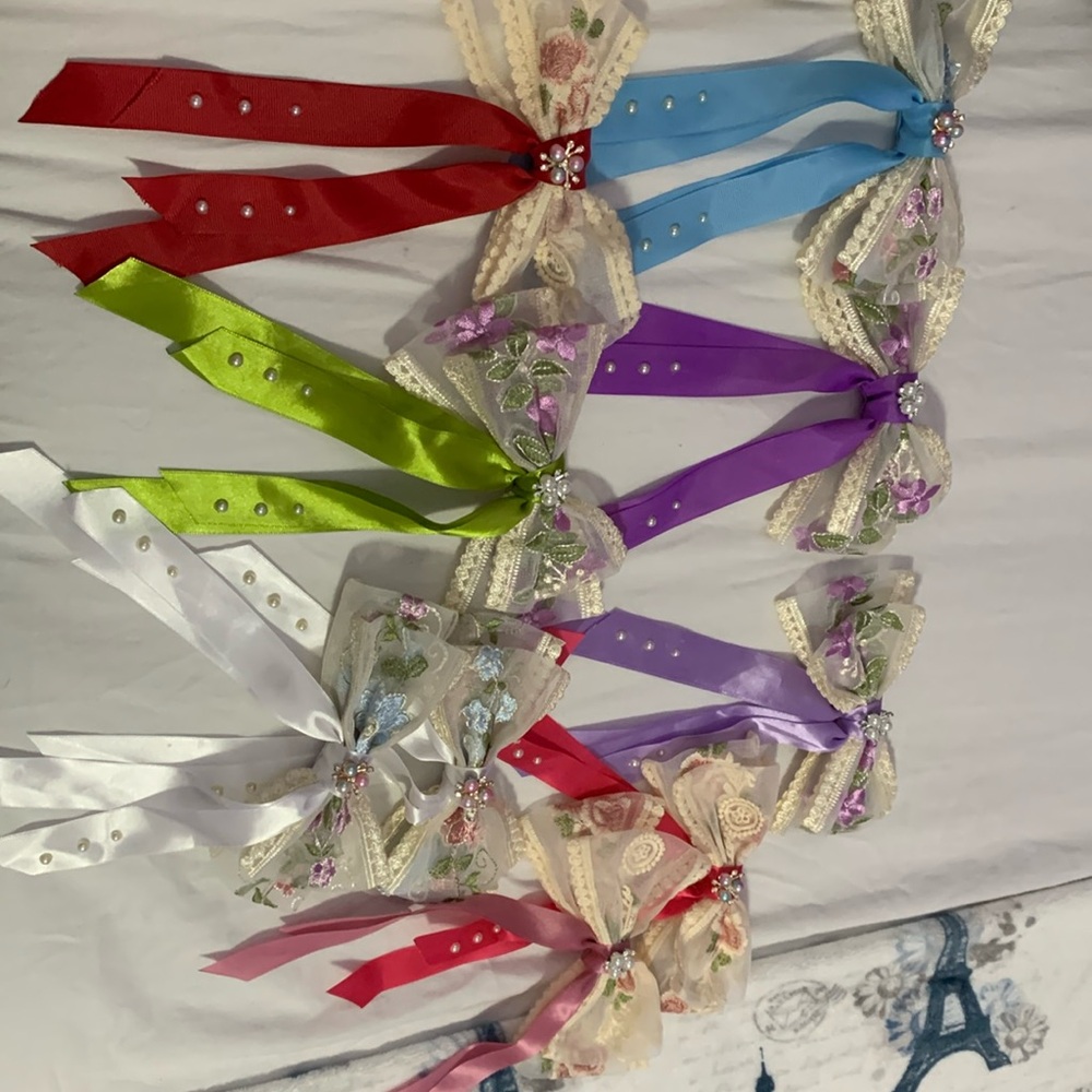 These are handmade bows :). each bow will be ten and the scrunchies five